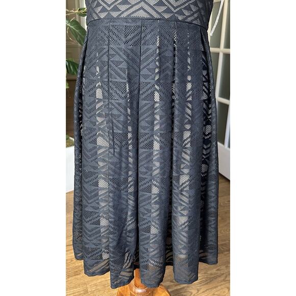 Maggy London Black Lace Fit & Flare Midi Dress Geometric Sleeveless Size 10 - Picture 3 of 6